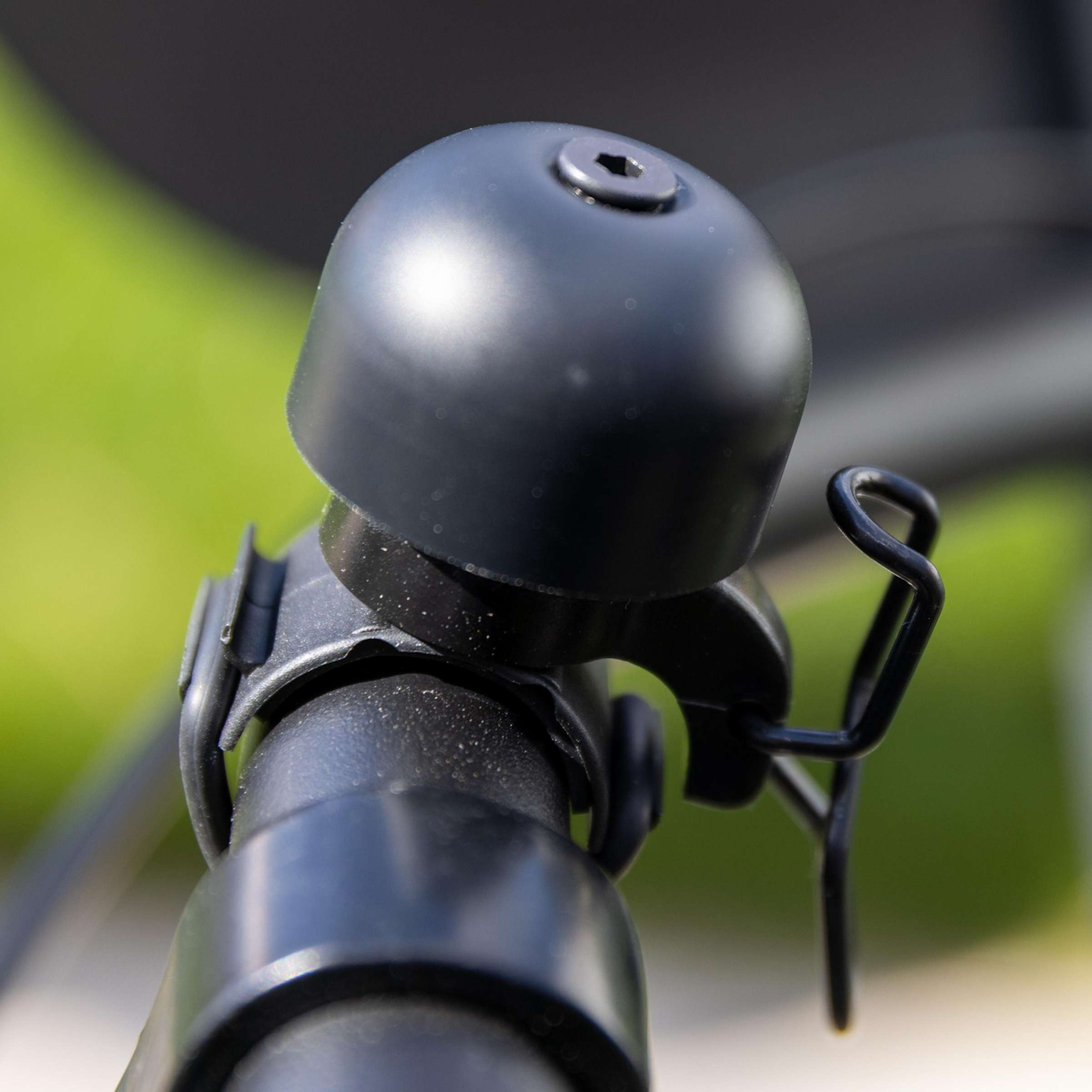 Widek bel paperclip mini xxl geheel zwart elastiek op kaart