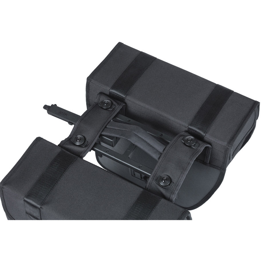 Basil dubbele tas tour waterdicht mik 28l zwart