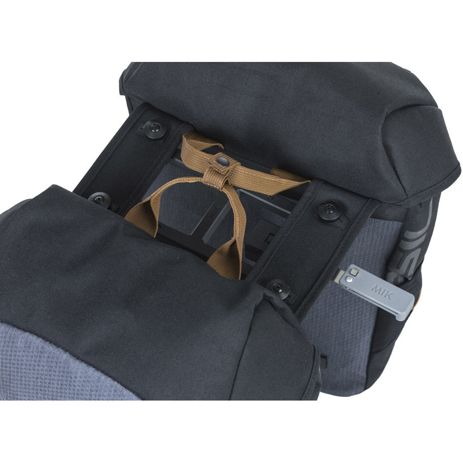 Basil dubbele fietstas miles mik 34 liter 13 x 26 x 35 cm - zwart grijs