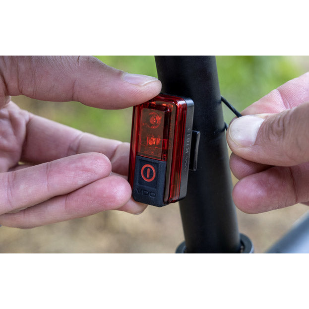 Vdo eco light rood rl plus usb achterlicht li-on accu+remlicht aan uit