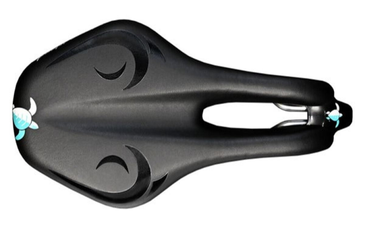 Adamo eiland zadelrif, race