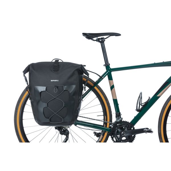 Basil tas navigator l zwart | mik hooks | 31l
