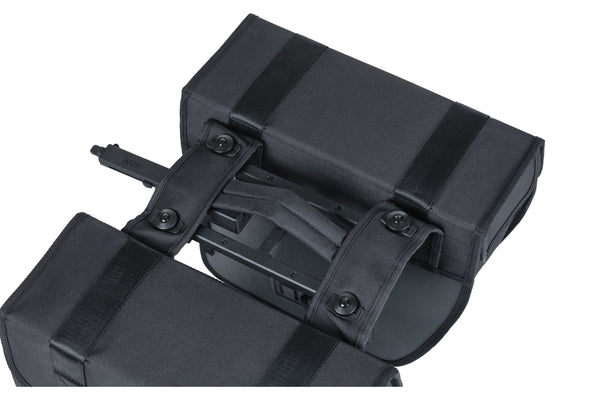 Basil Tour Sacoche double étanche MIK 28L noir