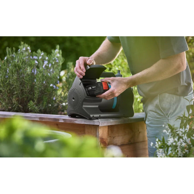 Gardena accu besproeiingspomp 3000 silent 18v p4a gebruiksklare set incl. accu en oplader (donkergrijs turquoise, 14610-20 | pomp | accu | lader)