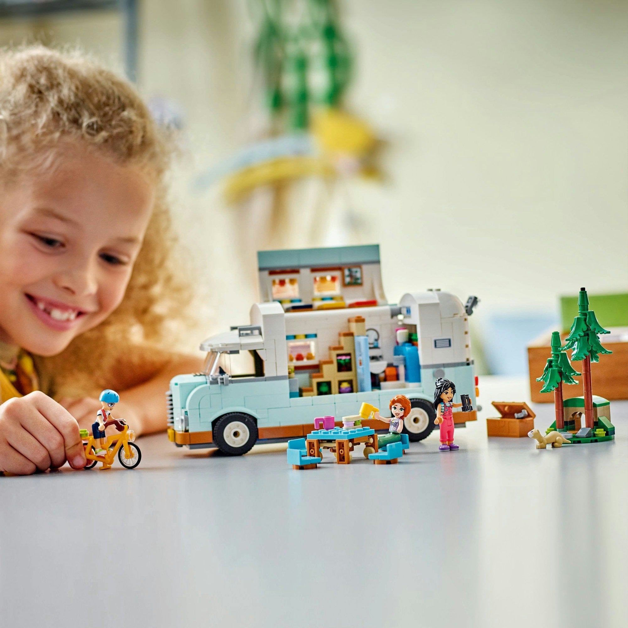 Lego Friends 42663 camperavontuur met vrienden