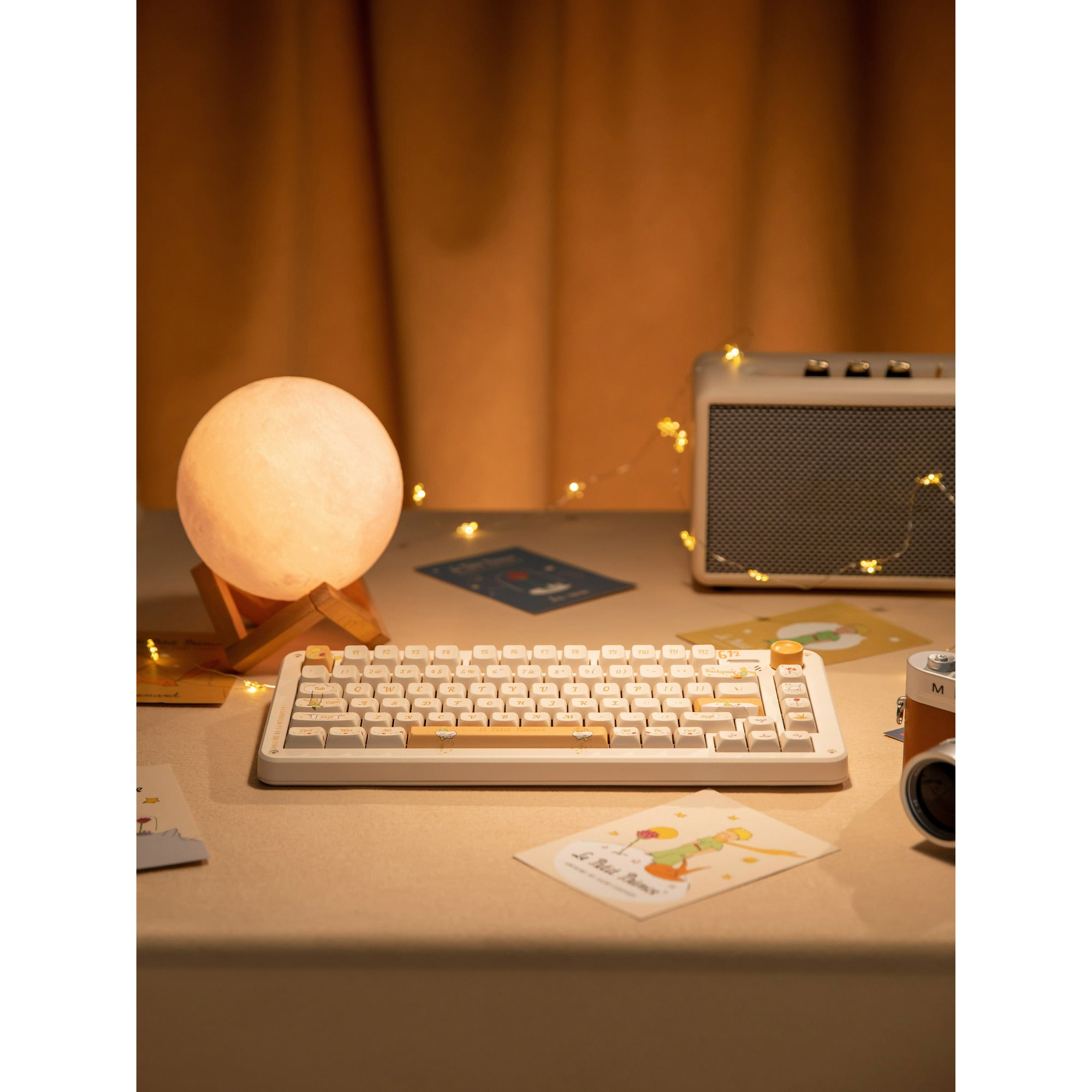 Iqunix zx75 sunset ponder wireless mechanical keyboard, gaming toetsenbord (lichtgeel, us lay-out, gateron red, rgb leds, 75%, hot-swappable, double-shot pbt, 2.4ghz | bluetooth 5.1 | usb-c)