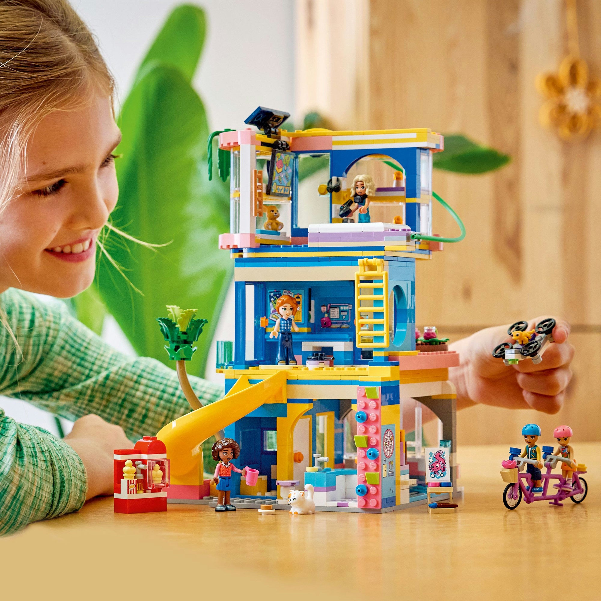 Lego friends 42689 - heartlake city clubhuis