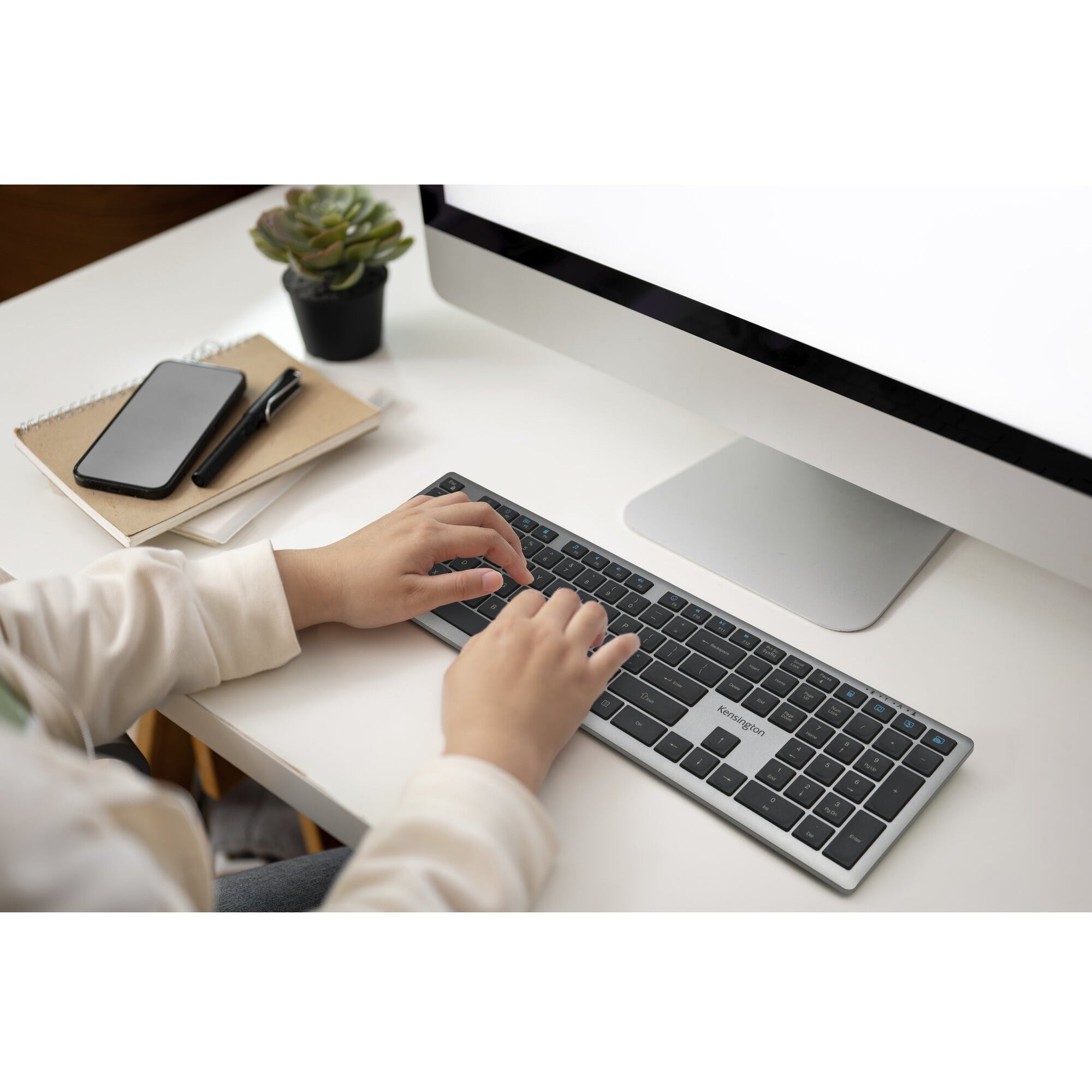 Kensington kb535 eq rechargeable multi-device keyboard (us-international lay-out (qwerty), scissor switches, 100%, usb, 2,4 ghz, bluetooth 5.4)