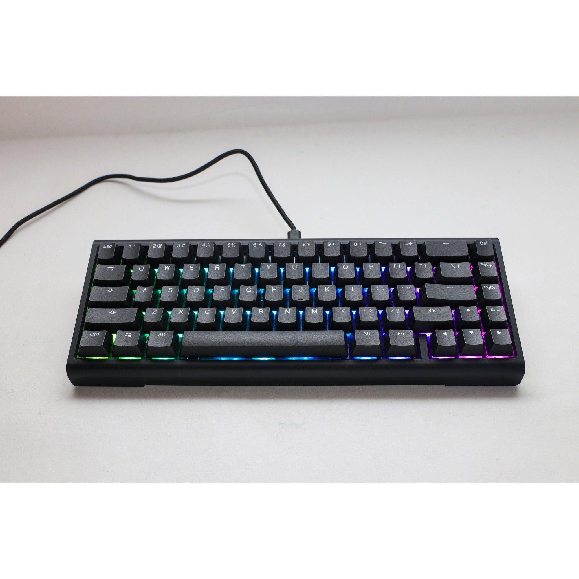 Ducky projectd tinker 65 met qmk via, toetsenbord (zwart wit, us lay-out, cherry mx blue, rgb led, double-shot pbt, hot-swappable, gasket mount, 65%)