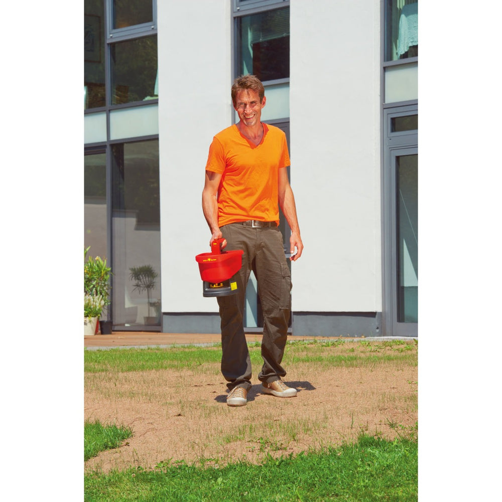 Wolf-garten universele handstrooier we-b - strooibreedte instelbaar 0.5 m-2.5m - batterij aandrijving - inhoud 3 liter