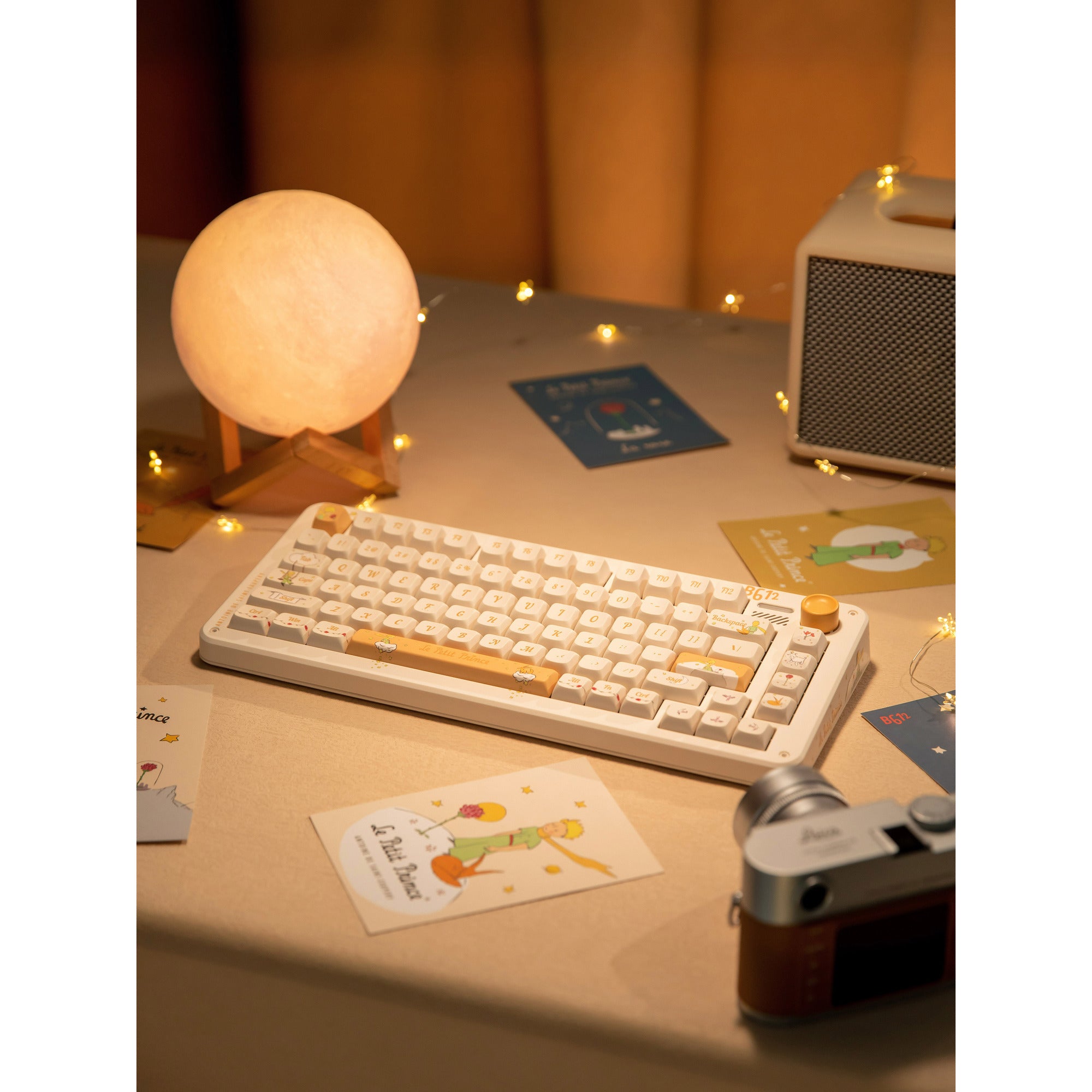 Iqunix zx75 sunset ponder wireless mechanical keyboard, gaming toetsenbord (lichtgeel, us lay-out, gateron red, rgb leds, 75%, hot-swappable, double-shot pbt, 2.4ghz | bluetooth 5.1 | usb-c)