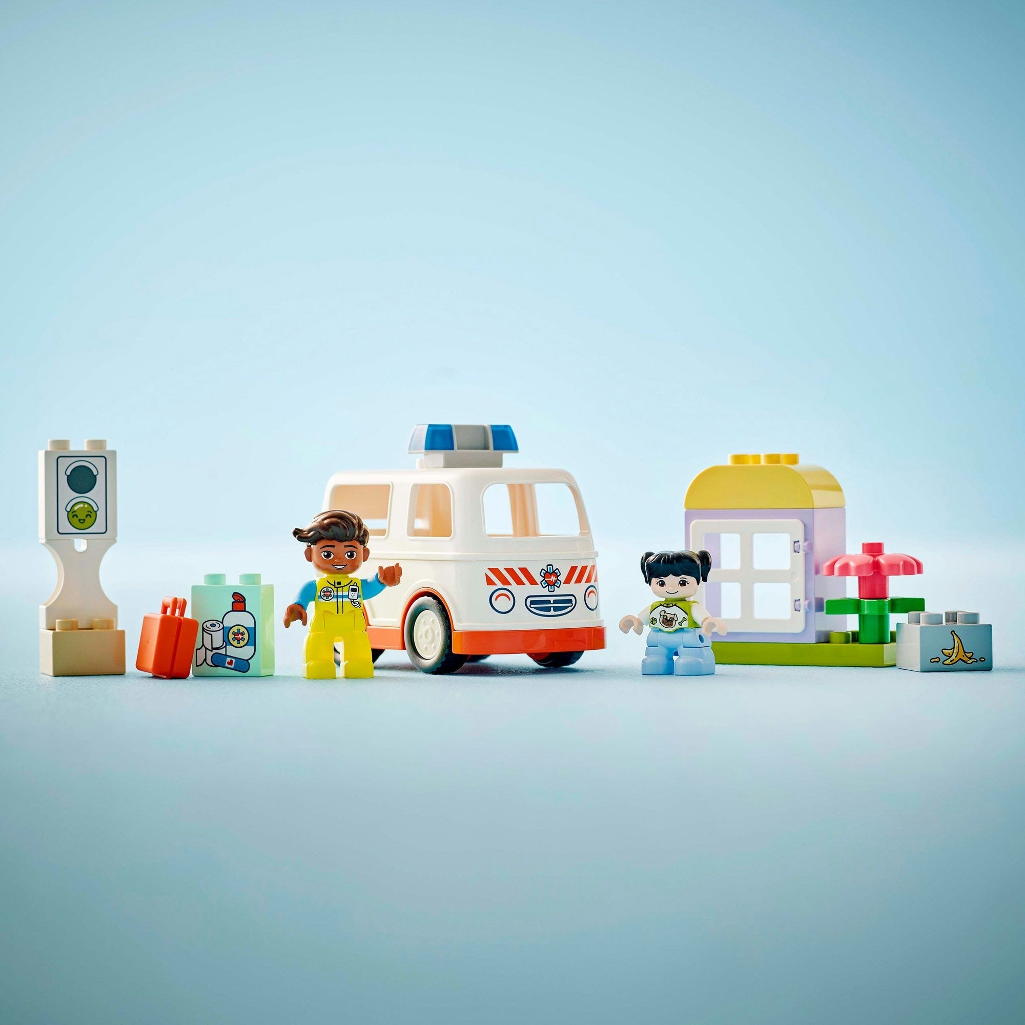 Lego Duplo Town 10447 ambulance met chauffeur