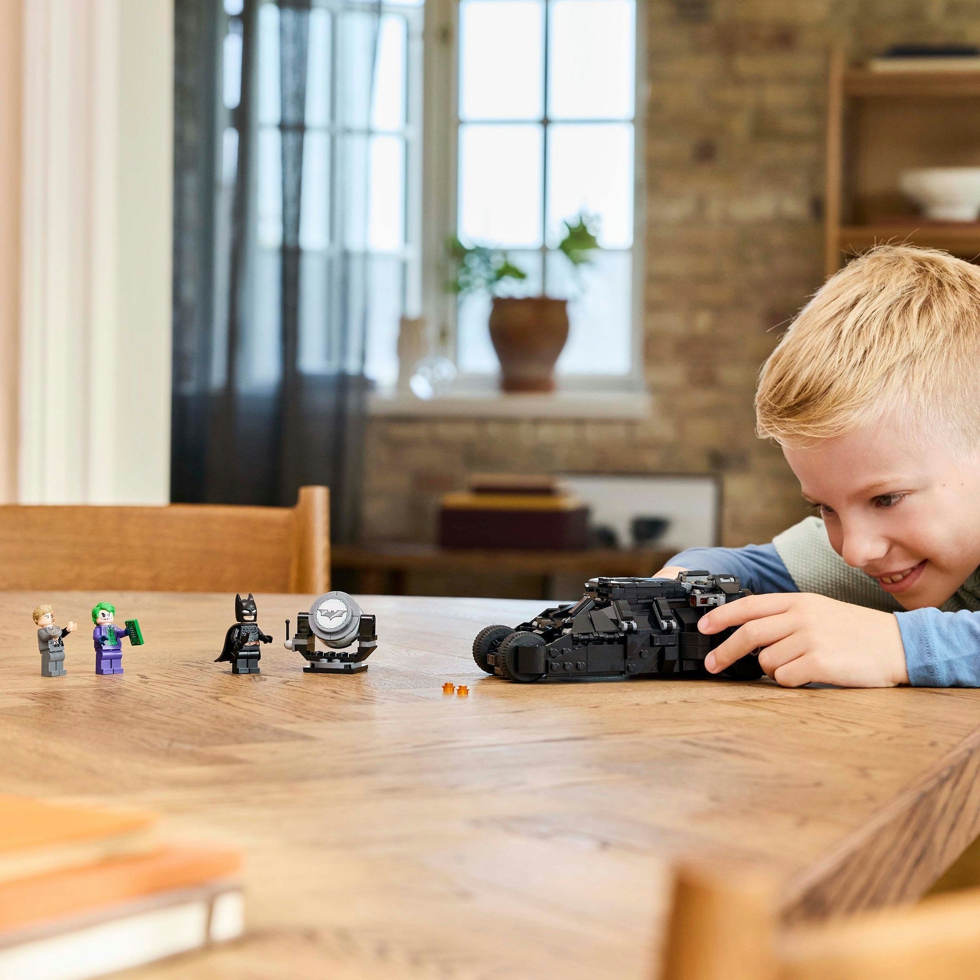 Lego dc 76303 batman tumbler vs. two-face en de joker