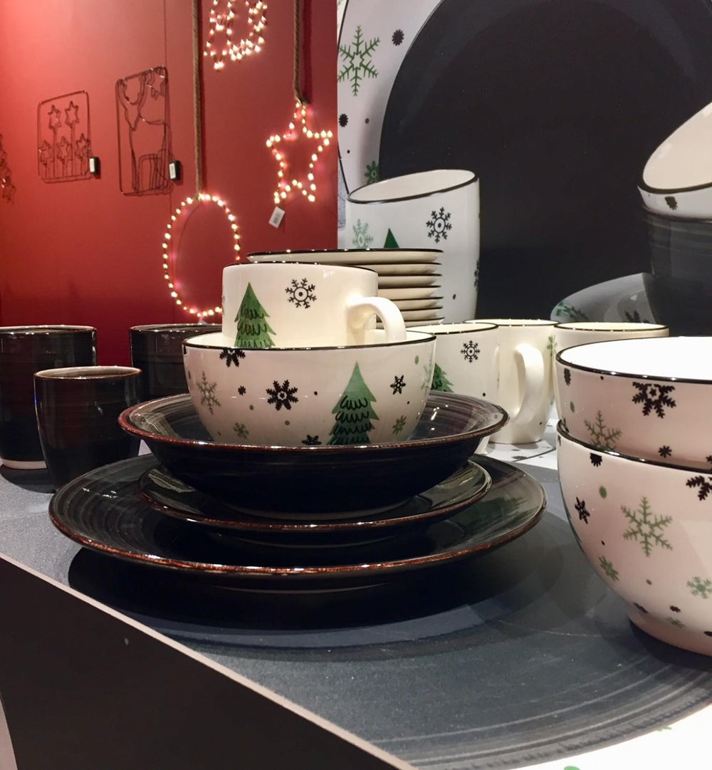 Svenska living bord porselein met kerstboom afbeelding ø19cm