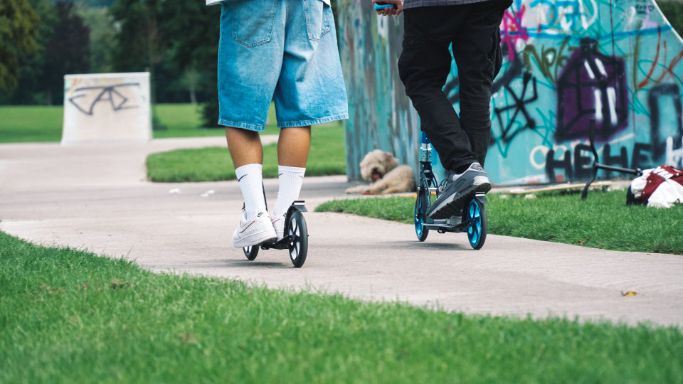 2-wiel Step met Voorvering Opvouwbaar Voetrem Zwart