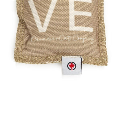 Canadees katten speelkussen love met catnip grijs beige