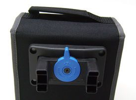 Bevestiging clickfix mand van tas