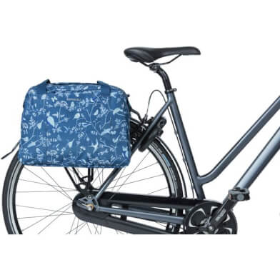 Basil Wanderlust Carry All Bag blauwe fietshandtas met vogelprint waterafstotend 18L
