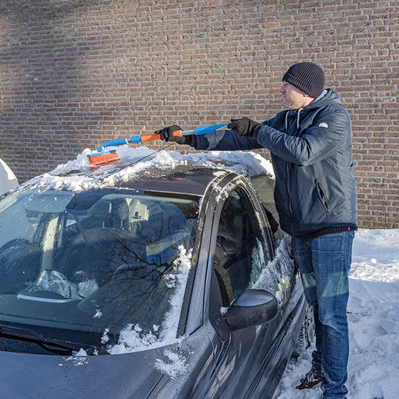 sneeuwborstel en ijskrabber met telescopisch staal